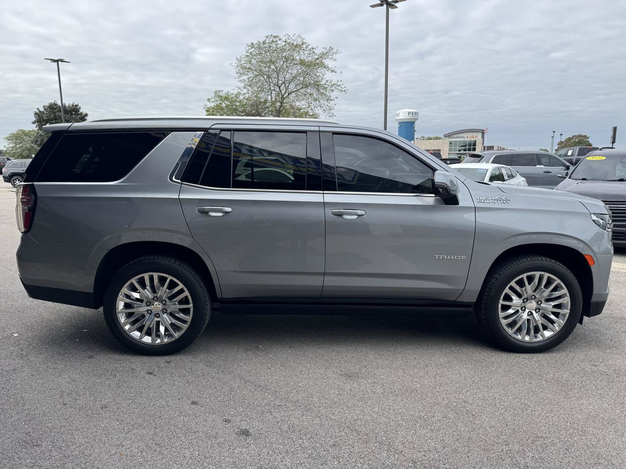 Used 2023 Chevrolet Tahoe High Country w/ Premium Package AWD/4WD image 14