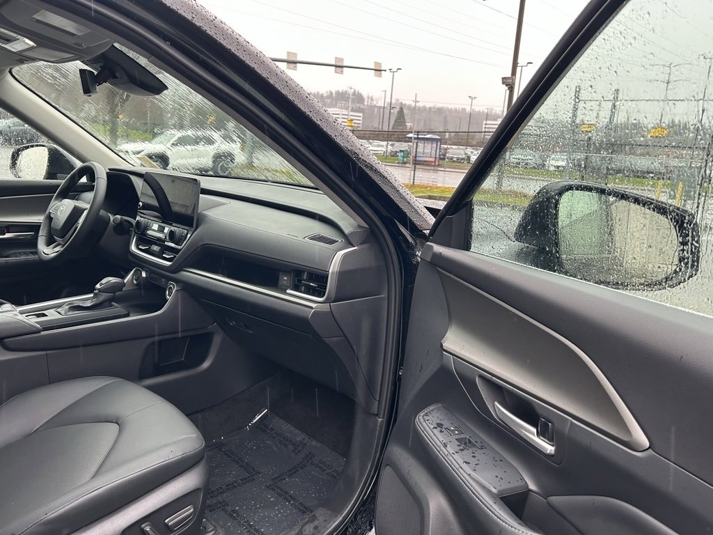 Certified 2025 Toyota Grand Highlander AWD image 17