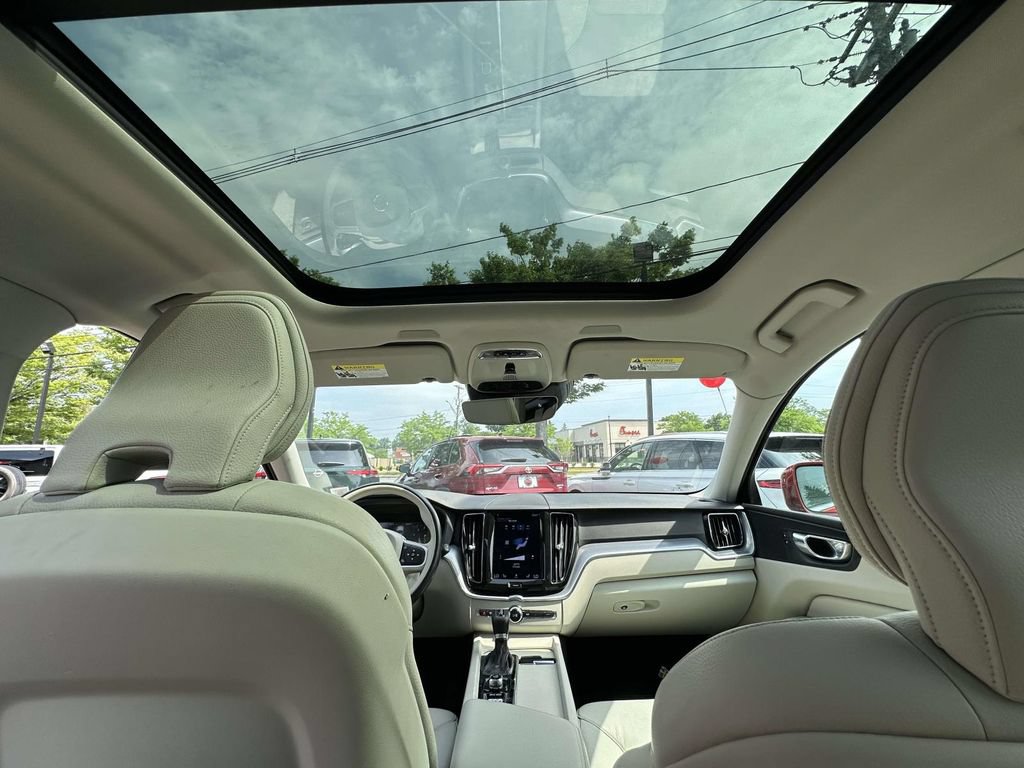 Used 2021 Volvo XC60 T5 Momentum AWD/4WD image 18