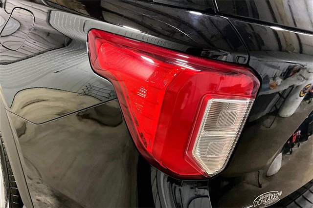 Used 2022 Ford Explorer XLT w/ Equipment Group 202A image 8