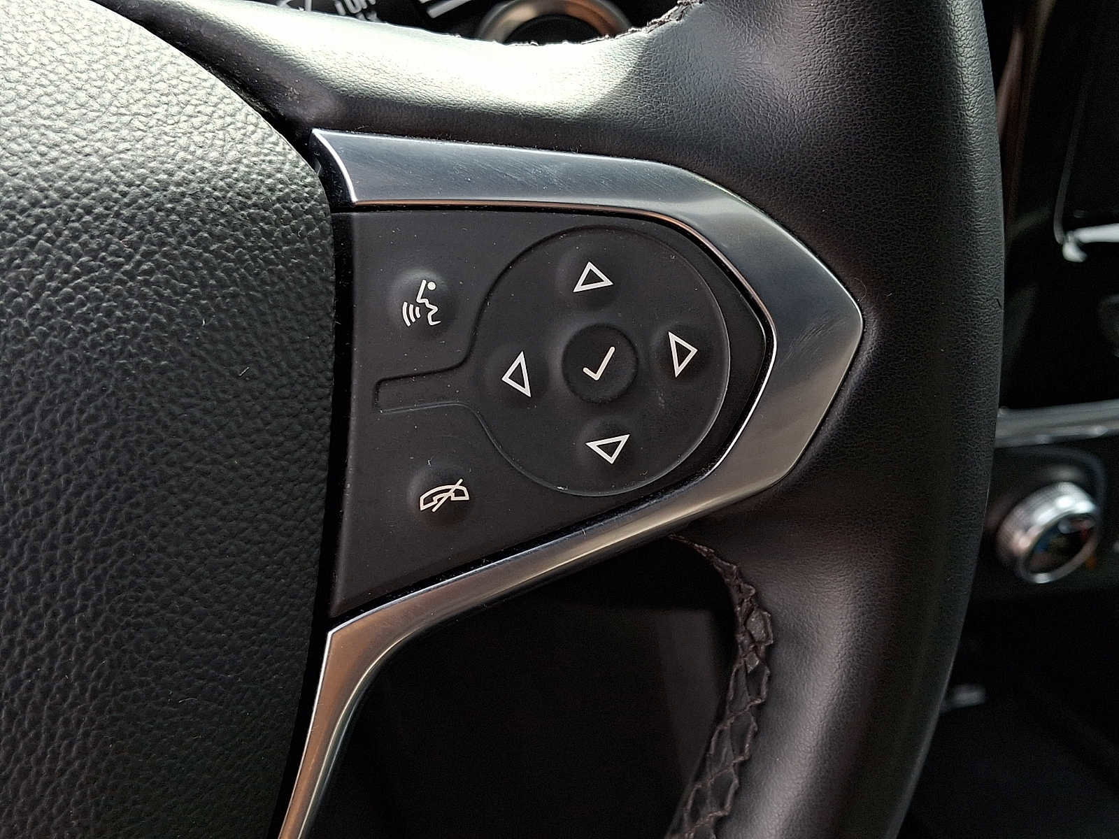 Used 2023 Chevrolet Traverse LT w/ LT Premium Package image 22