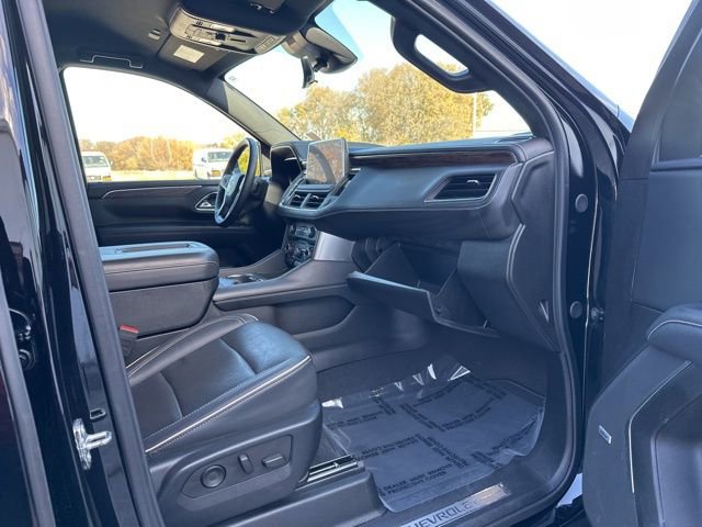 Used 2024 Chevrolet Suburban Premier image 32