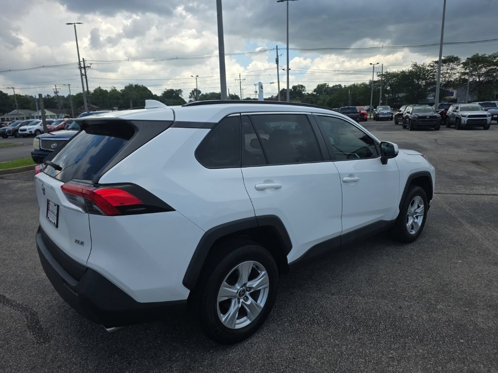 Used 2021 Toyota RAV4 XLE w/ Convenience Package FWD image 5
