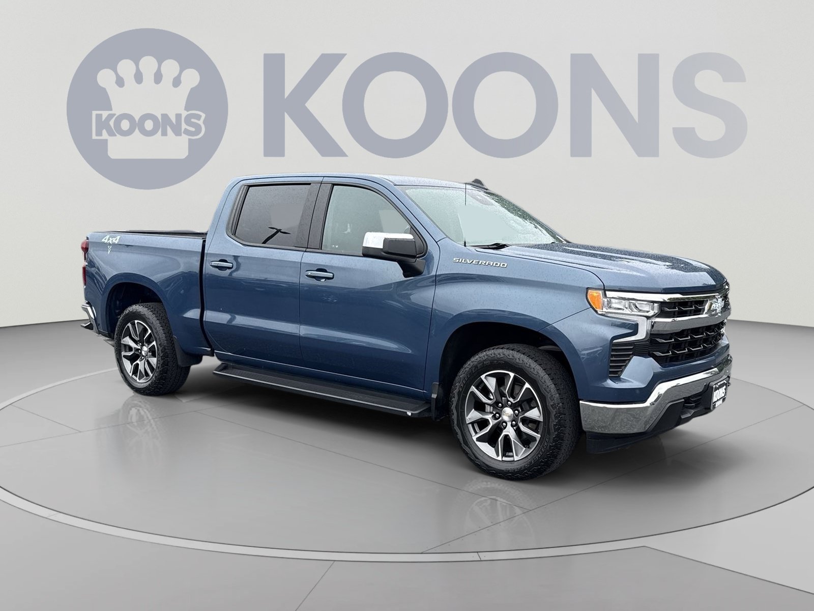 Used 2024 Chevrolet Silverado 1500 LT AWD/4WD image 2