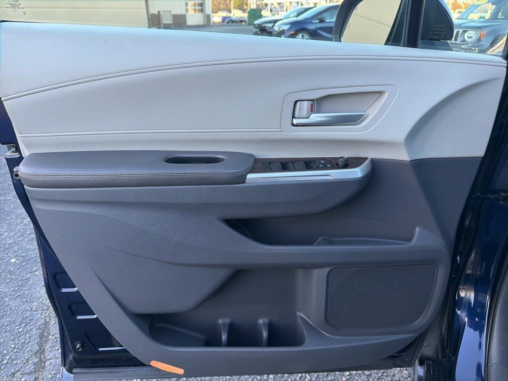 Used 2021 Toyota Sienna XLE image 11