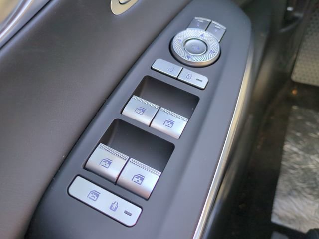 Certified 2025 Genesis GV70 2.5T w/ Sport Prestige Package image 23