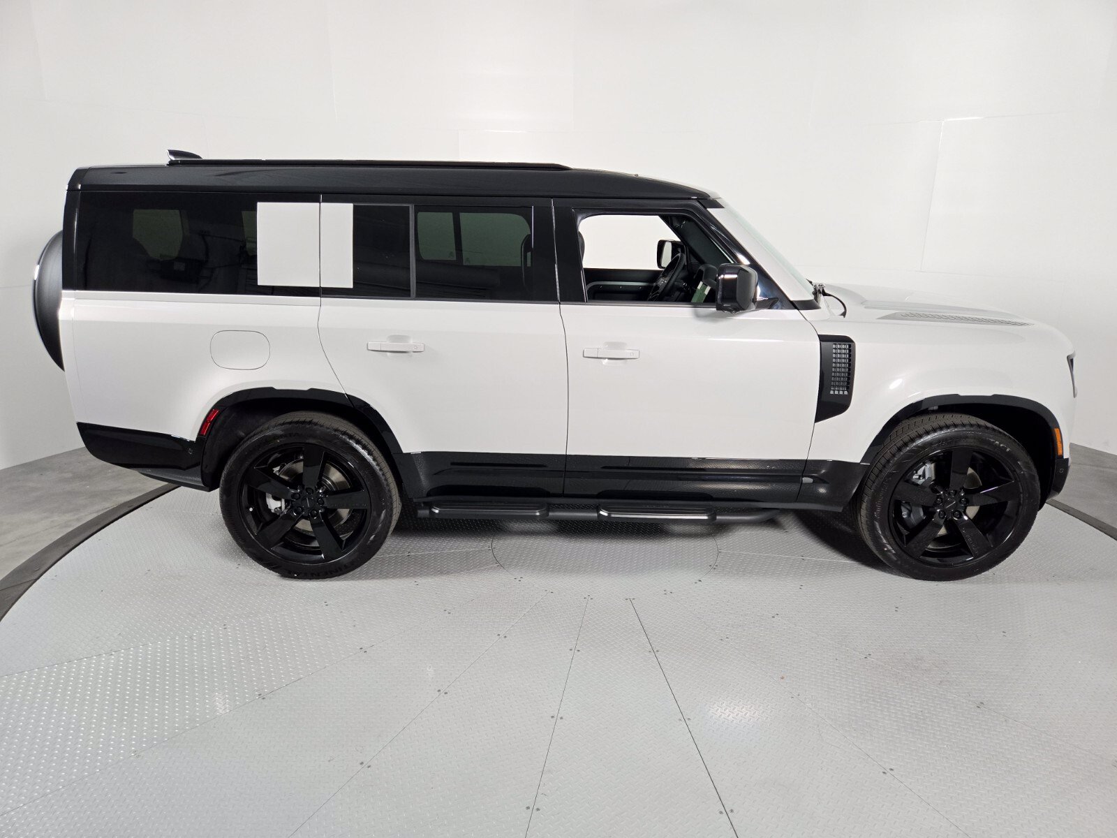New 2026 Land Rover Defender 130 X-Dynamic SE AWD/4WD image 6