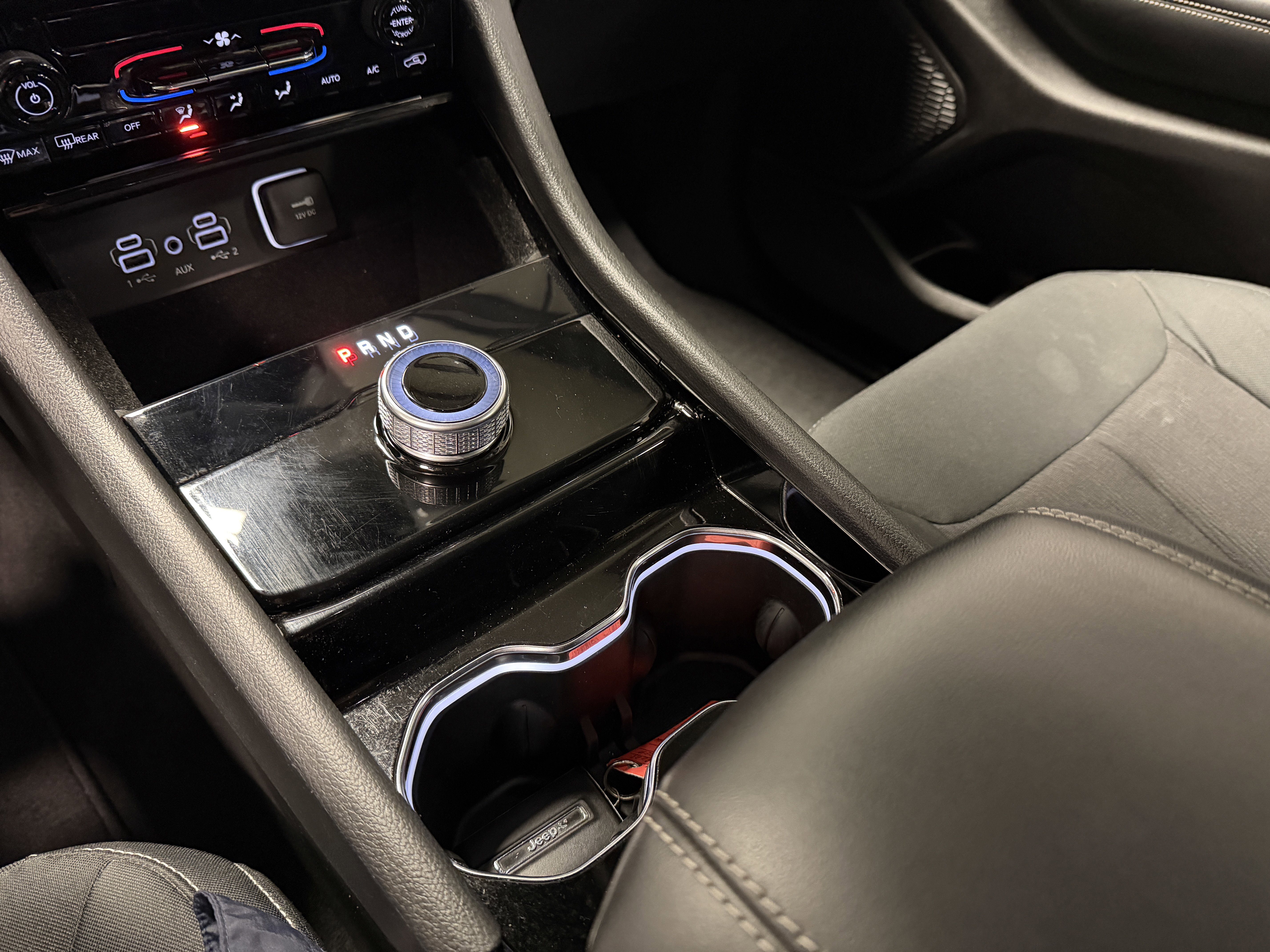Used 2023 Jeep Grand Cherokee Laredo image 14