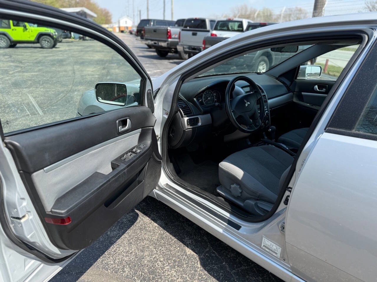 Used 2008 Mitsubishi Galant ES image 9