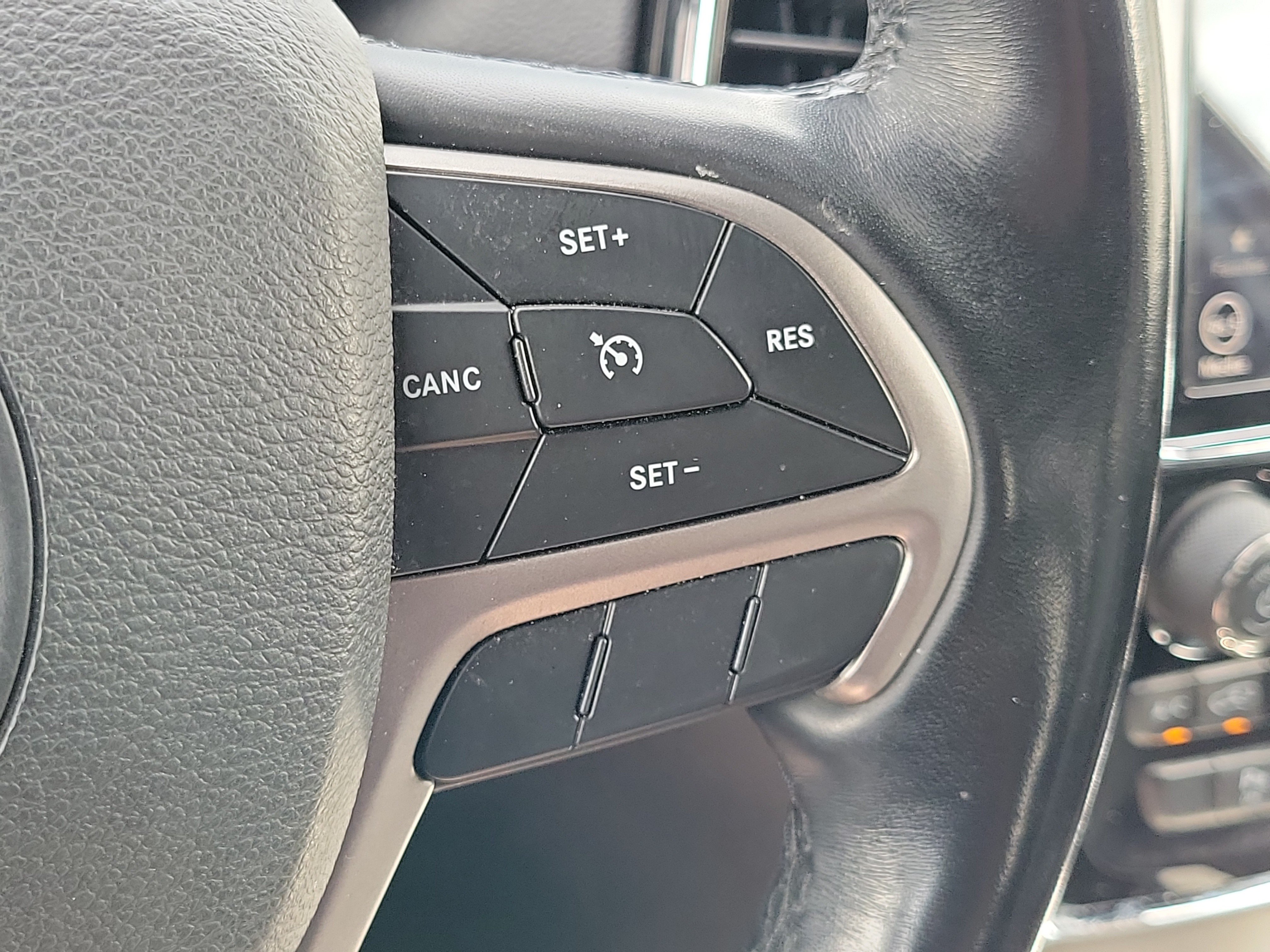 Used 2020 Jeep Grand Cherokee Altitude AWD/4WD image 28