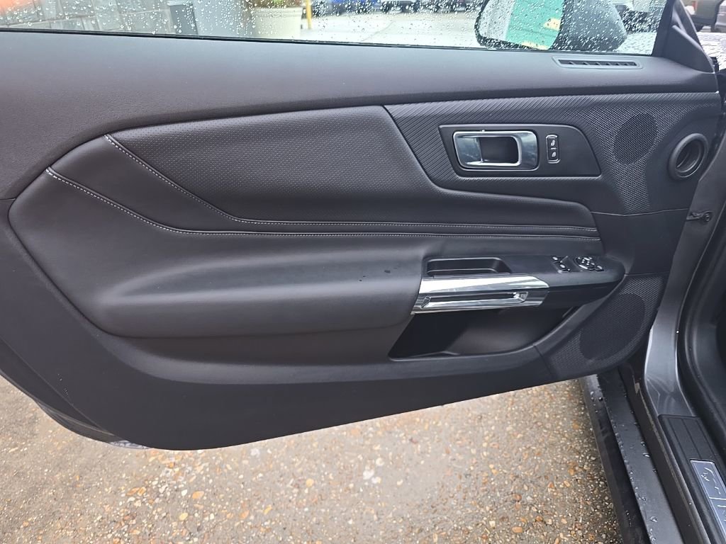 Used 2025 Ford Mustang Premium image 27