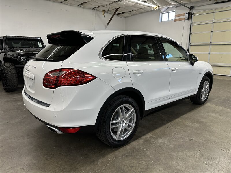 Used 2013 Porsche Cayenne Diesel AWD/4WD image 3