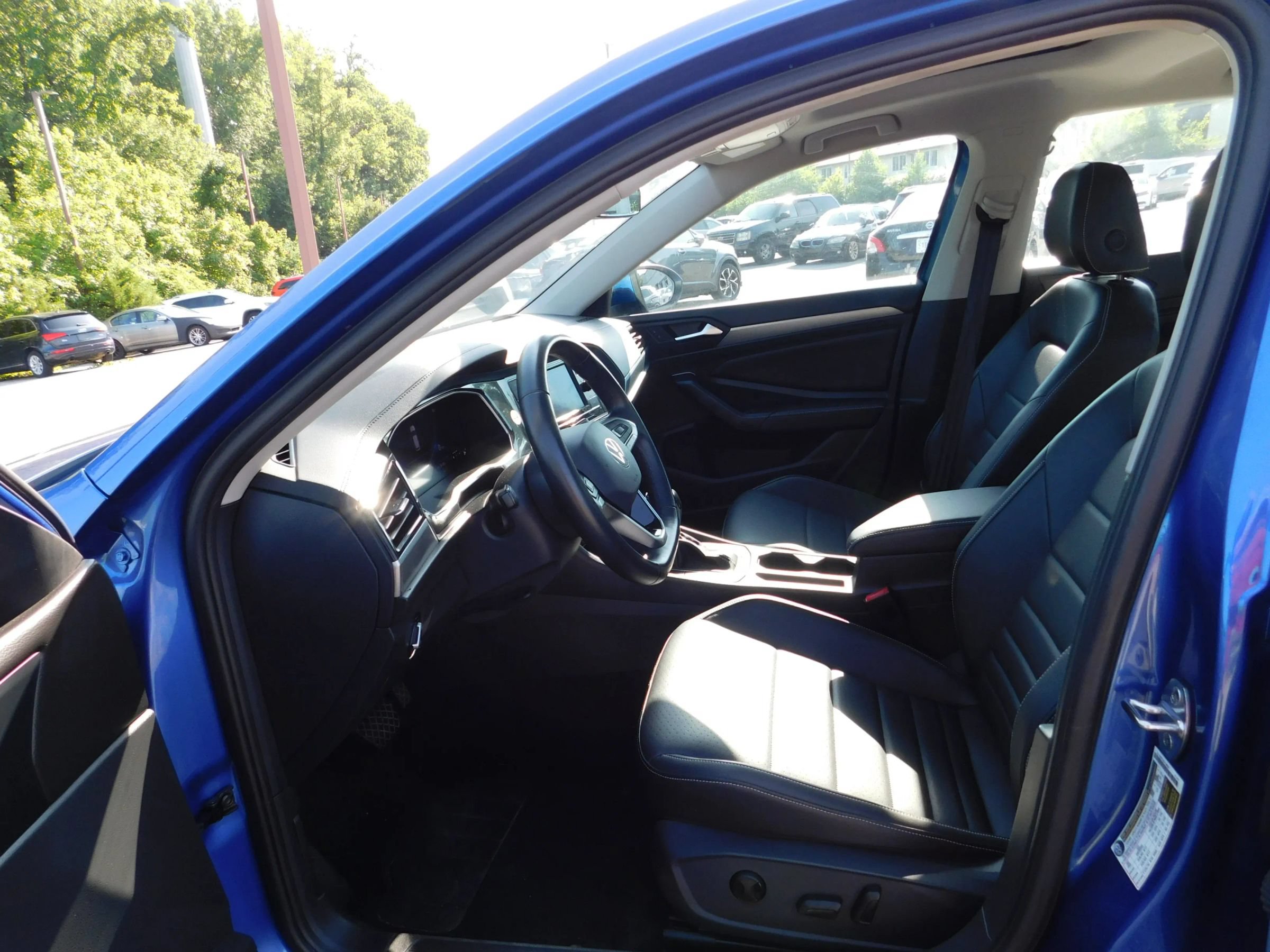 Used 2024 Volkswagen Jetta SE FWD image 15