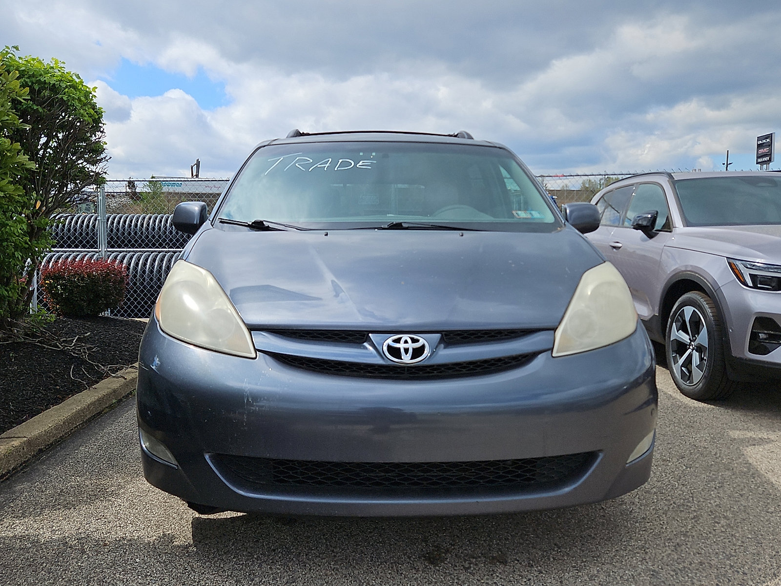 Used 2010 Toyota Sienna XLE FWD image 2
