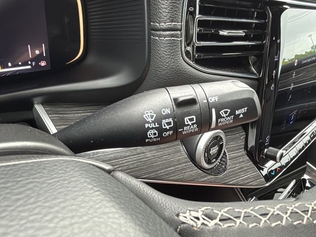 Used 2022 Jeep Wagoneer Series III RWD image 22