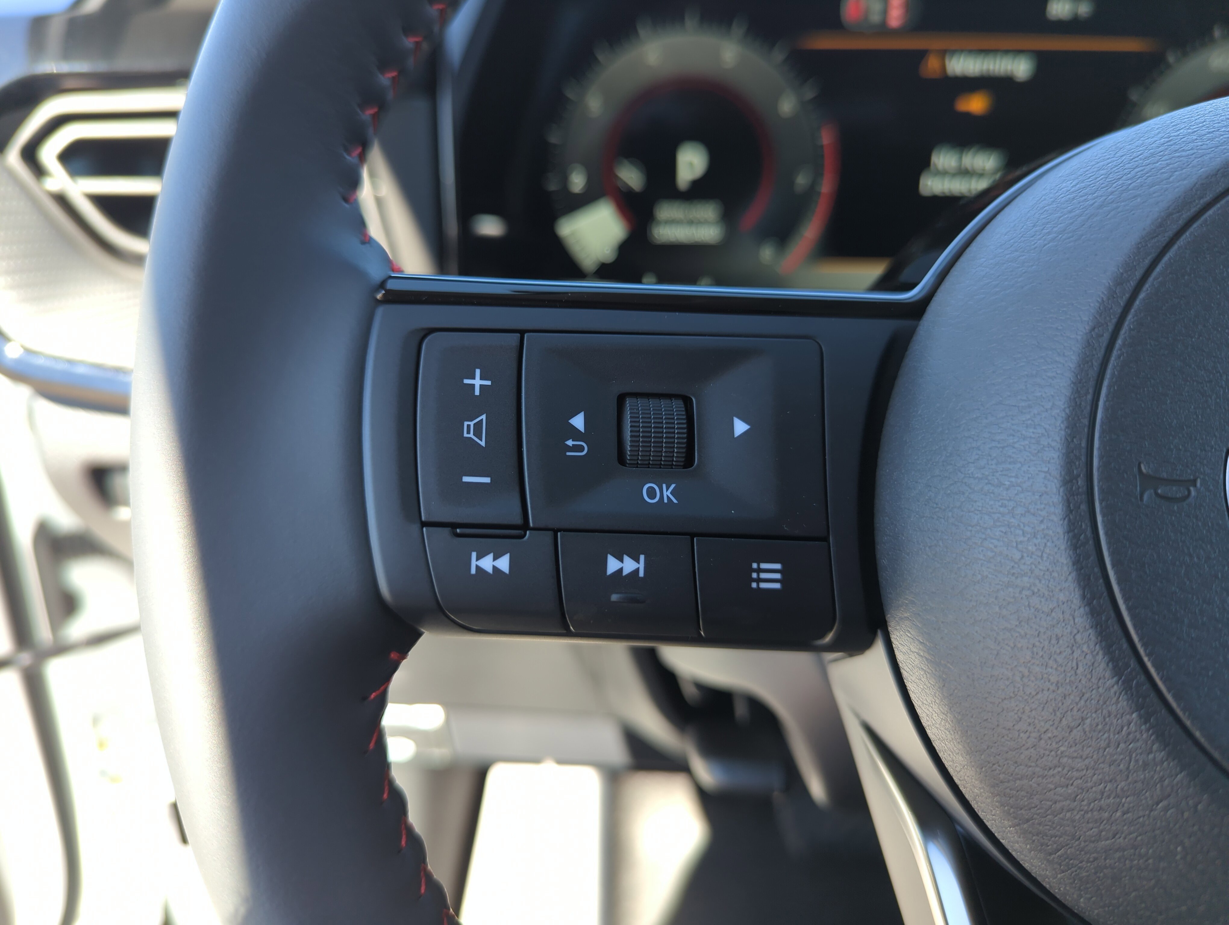 New 2026 Nissan Kicks SR w/ Cold Weather Package FWD image 13
