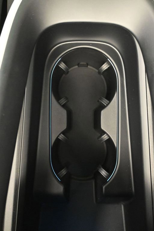 Certified 2024 Porsche Macan Turbo Electric AWD/4WD image 20