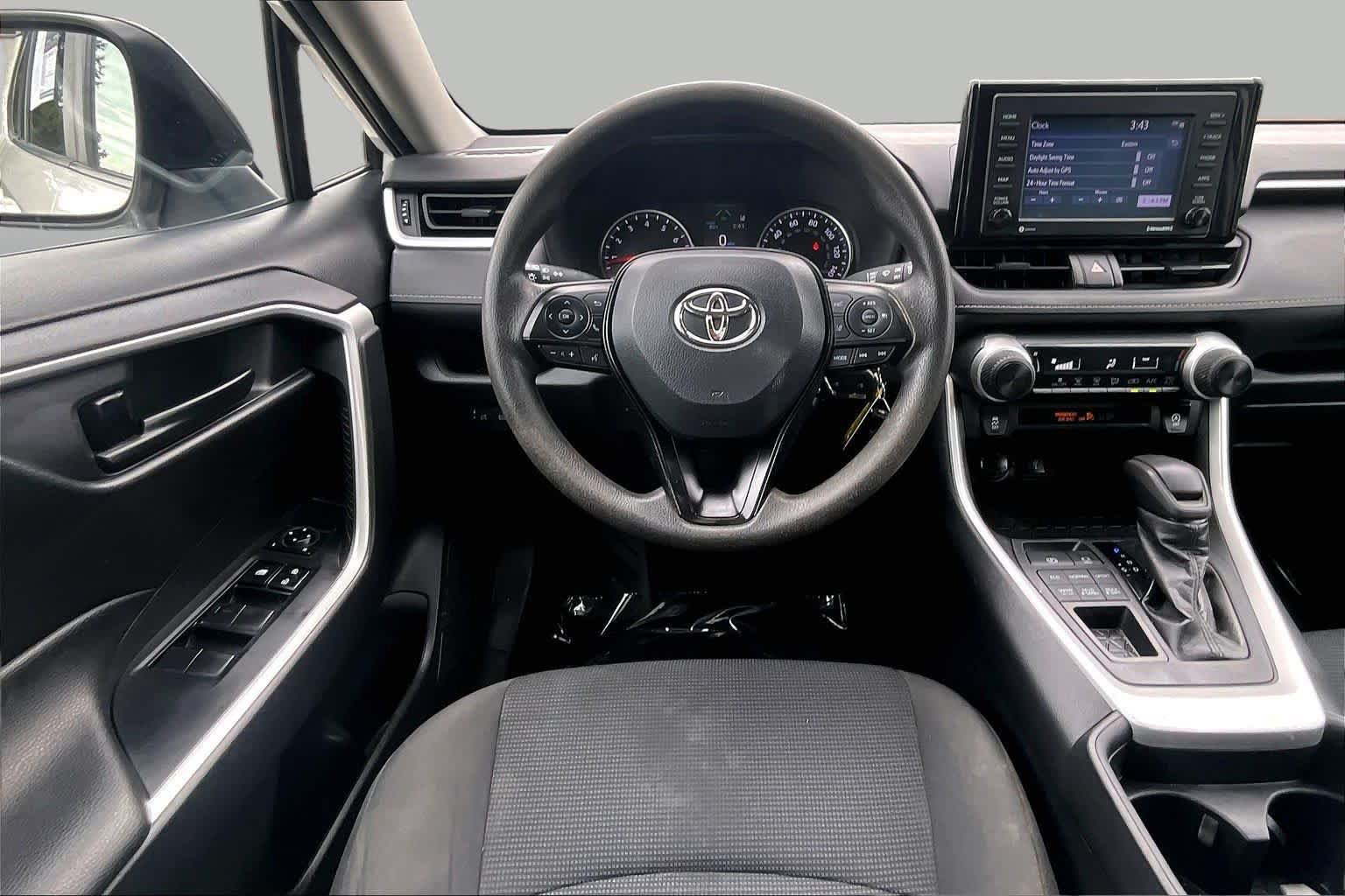 Used 2021 Toyota RAV4 LE AWD/4WD image 6