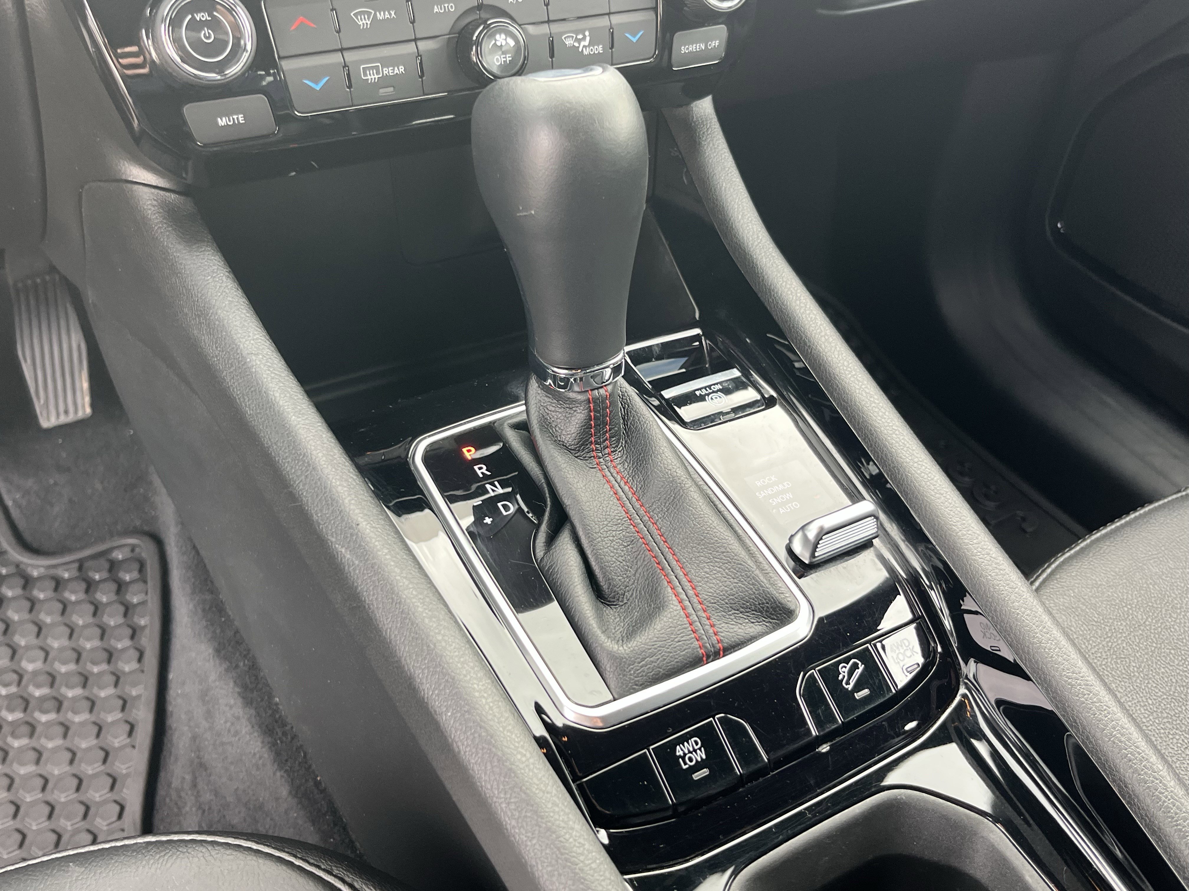 Used 2025 Jeep Compass Trailhawk AWD/4WD image 23