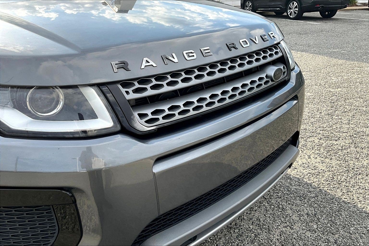 Used 2019 Land Rover Range Rover Evoque SE AWD/4WD image 29