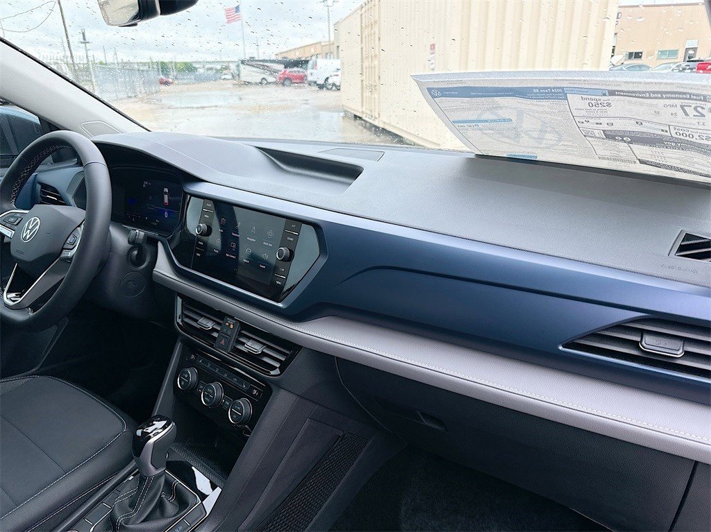 Used 2024 Volkswagen Taos SE image 32