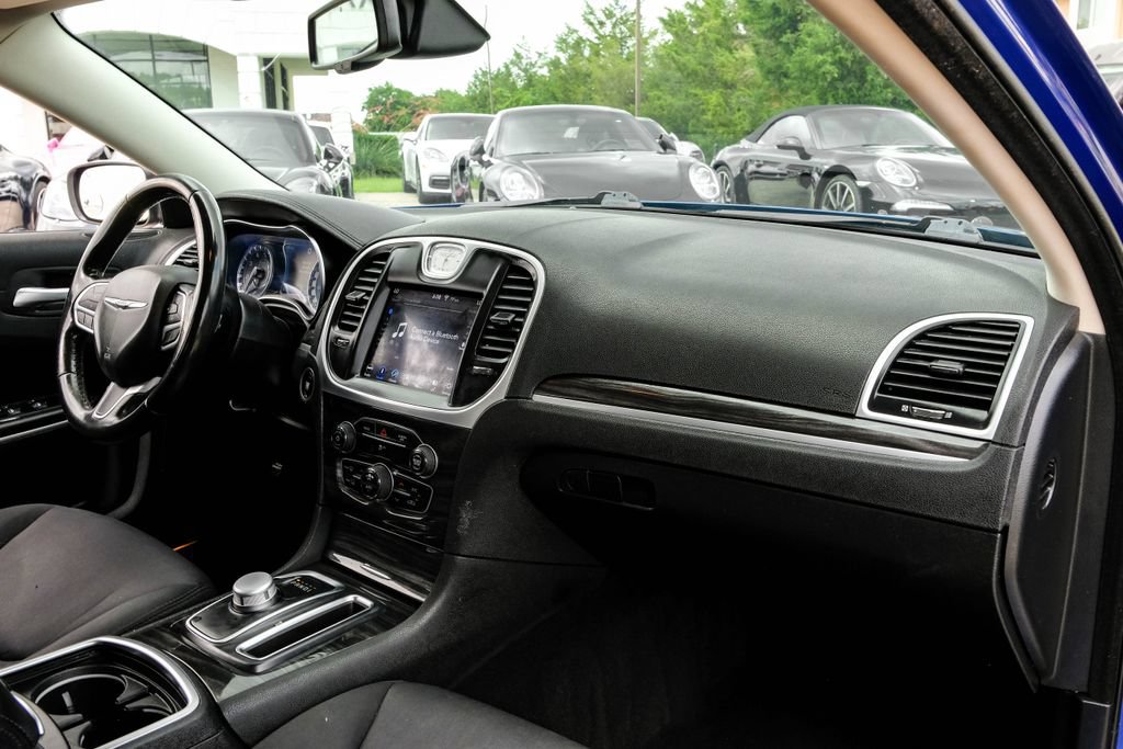 Used 2019 Chrysler 300 Touring w/ Chrome Appearance Package RWD image 8