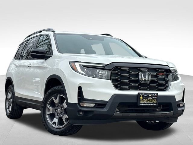 Used 2023 Honda Passport TrailSport image 2