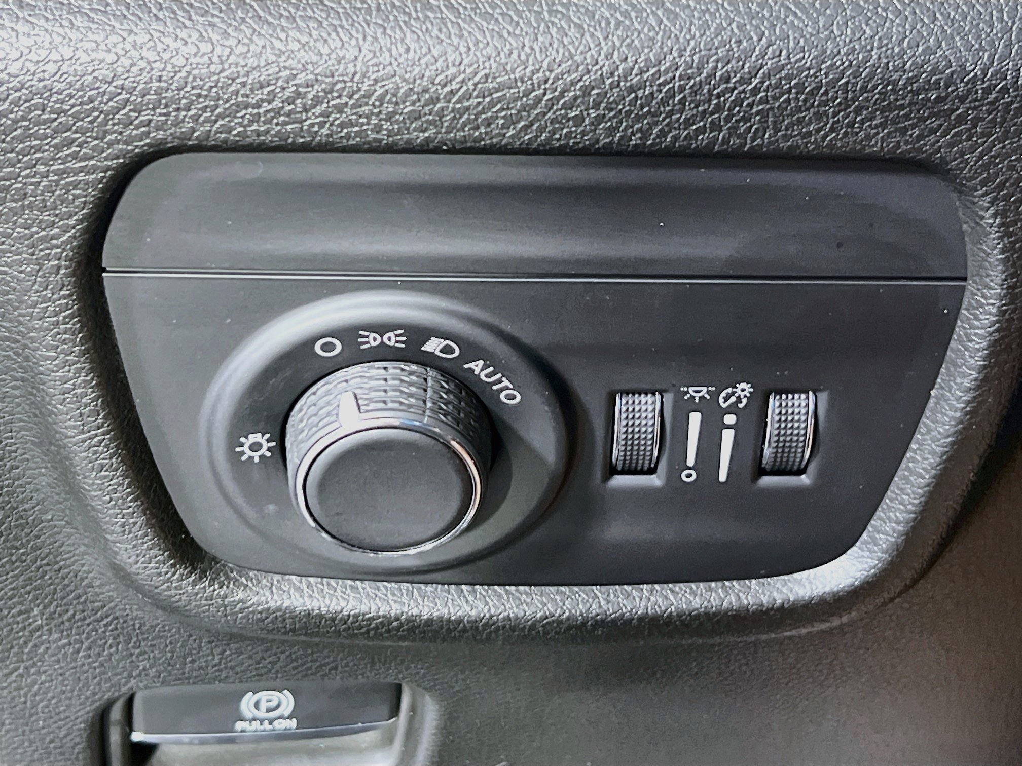 Used 2023 Jeep Grand Cherokee Altitude AWD/4WD image 10