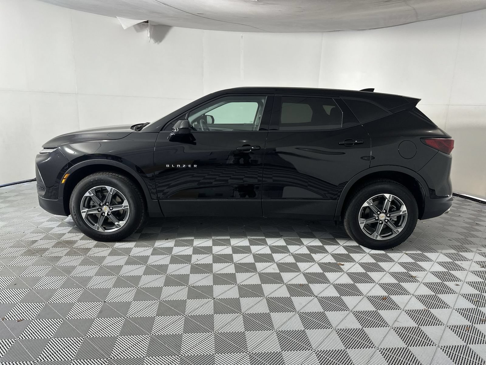 Used 2026 Chevrolet Blazer LT FWD image 5
