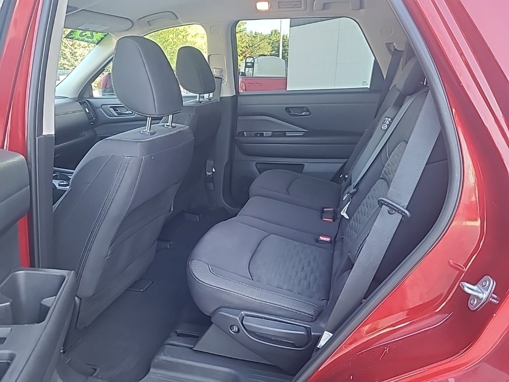 Used 2023 Nissan Pathfinder SV AWD/4WD image 17