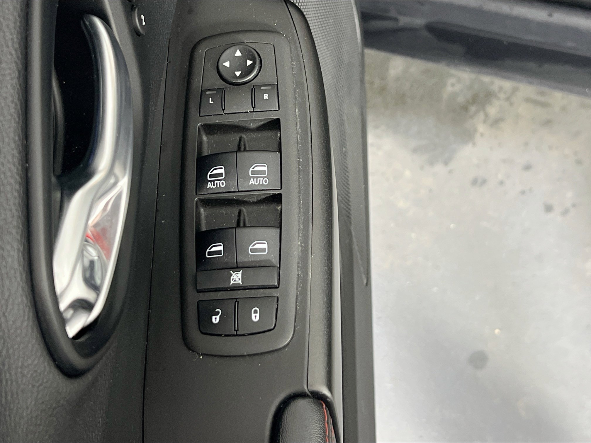 Used 2022 Jeep Cherokee Trailhawk w/ Premium Leather Package AWD/4WD image 16