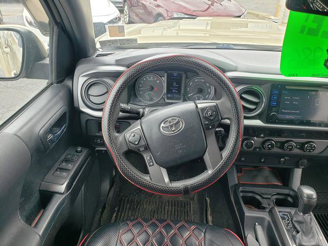 Used 2017 Toyota Tacoma TRD Sport w/ Tow Package (A/T) AWD/4WD image 14