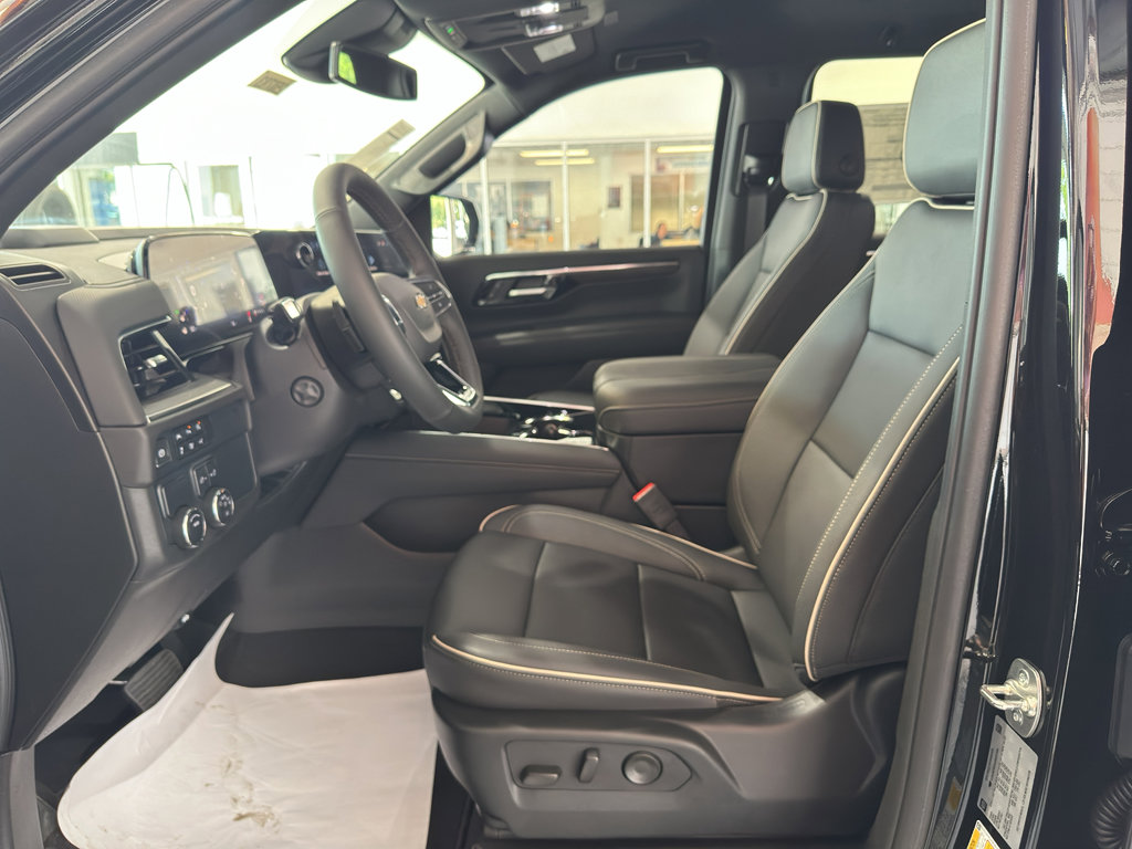 New 2025 Chevrolet Suburban Premier image 5