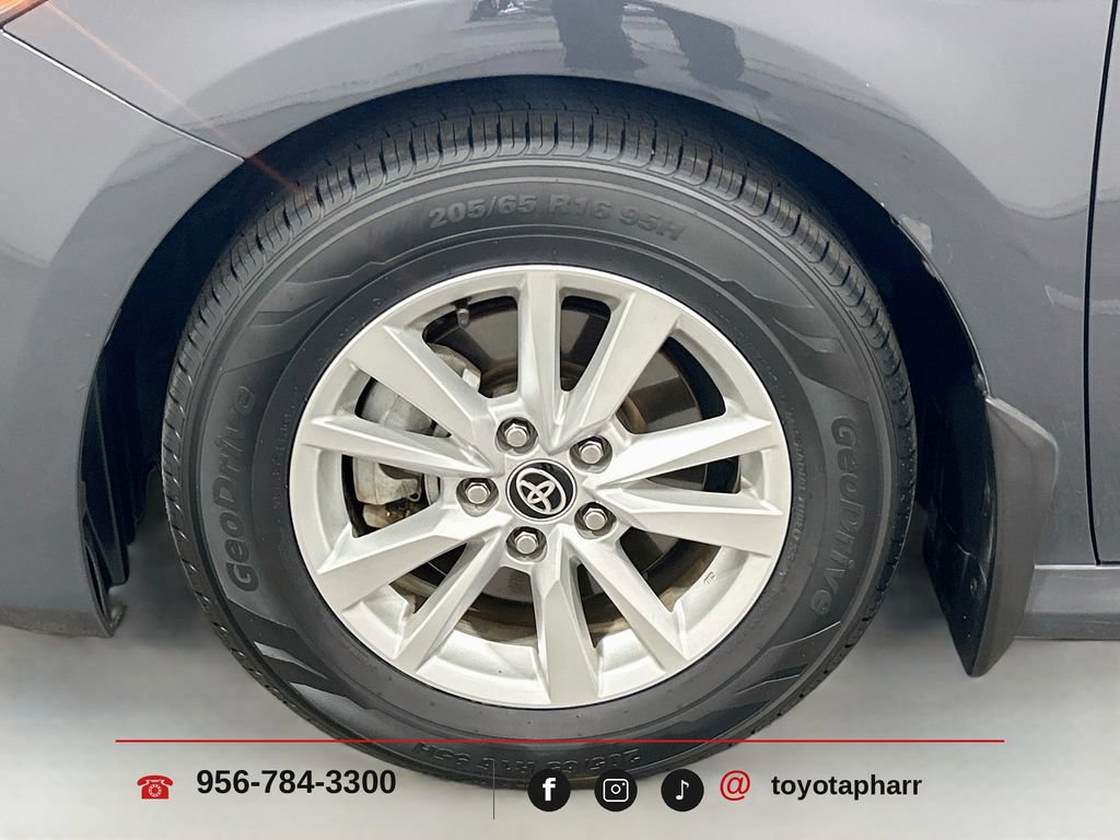 Used 2025 Toyota Camry LE FWD image 28