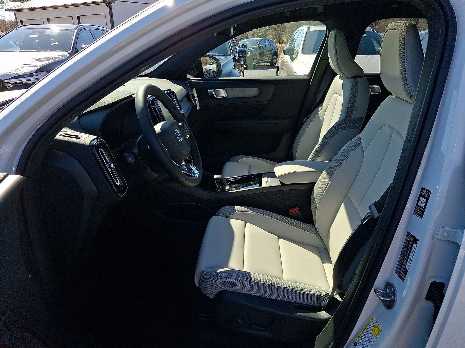 New 2026 Volvo EX40 Plus w/ Climate Package AWD/4WD image 9