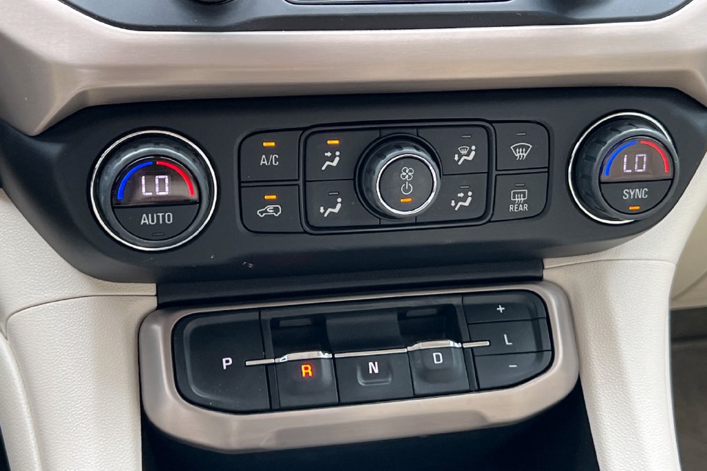 Used 2021 GMC Acadia Denali w/ Denali Technology Package FWD image 25