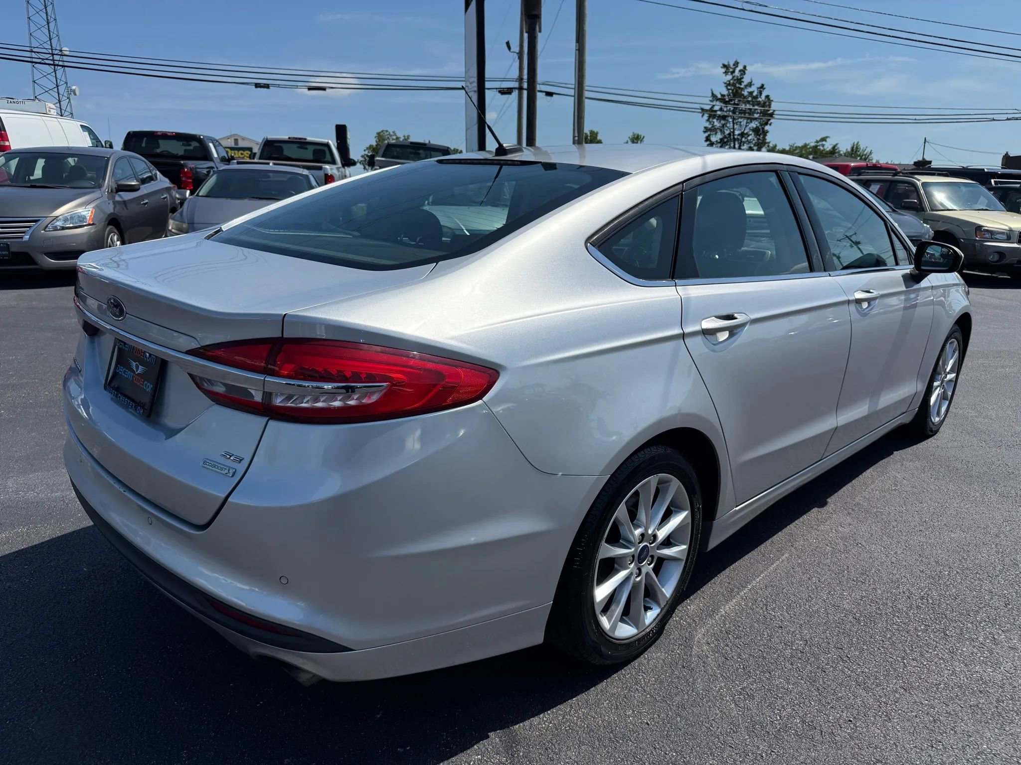 Used 2017 Ford Fusion SE w/ Fusion SE Technology Package image 3