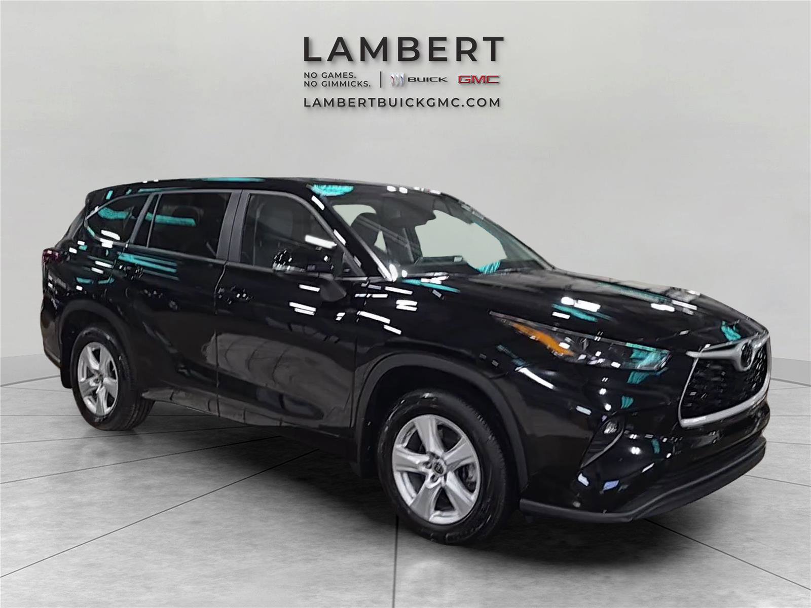 Used 2024 Toyota Highlander LE AWD/4WD image 7
