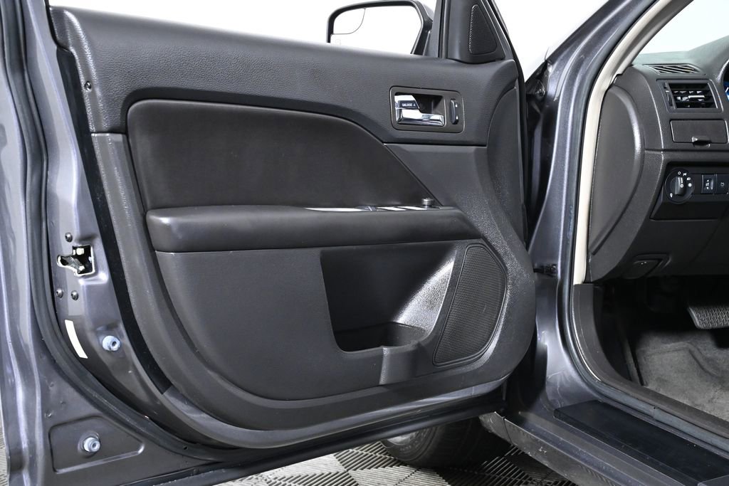Used 2012 Ford Fusion SEL image 25