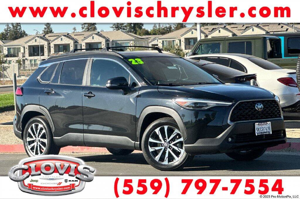 Used 2023 Toyota Corolla Cross XLE w/ Convenience Package FWD image 1