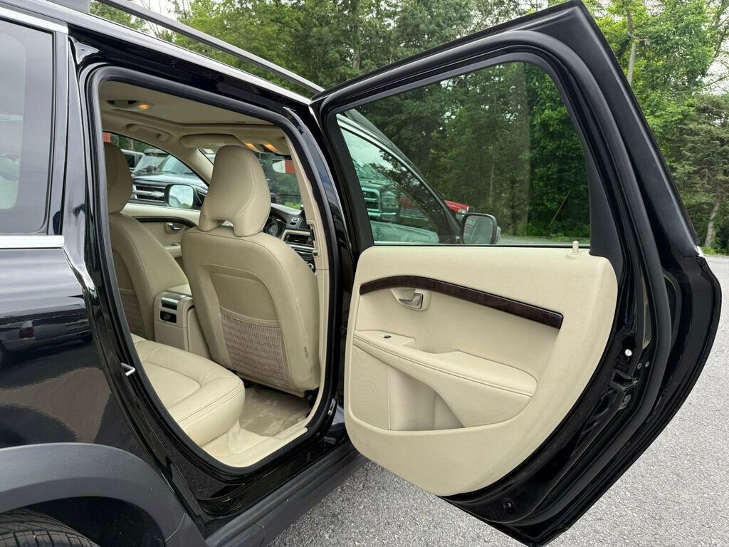 Used 2016 Volvo XC70 T5 Premier w/ Proximity Package image 45