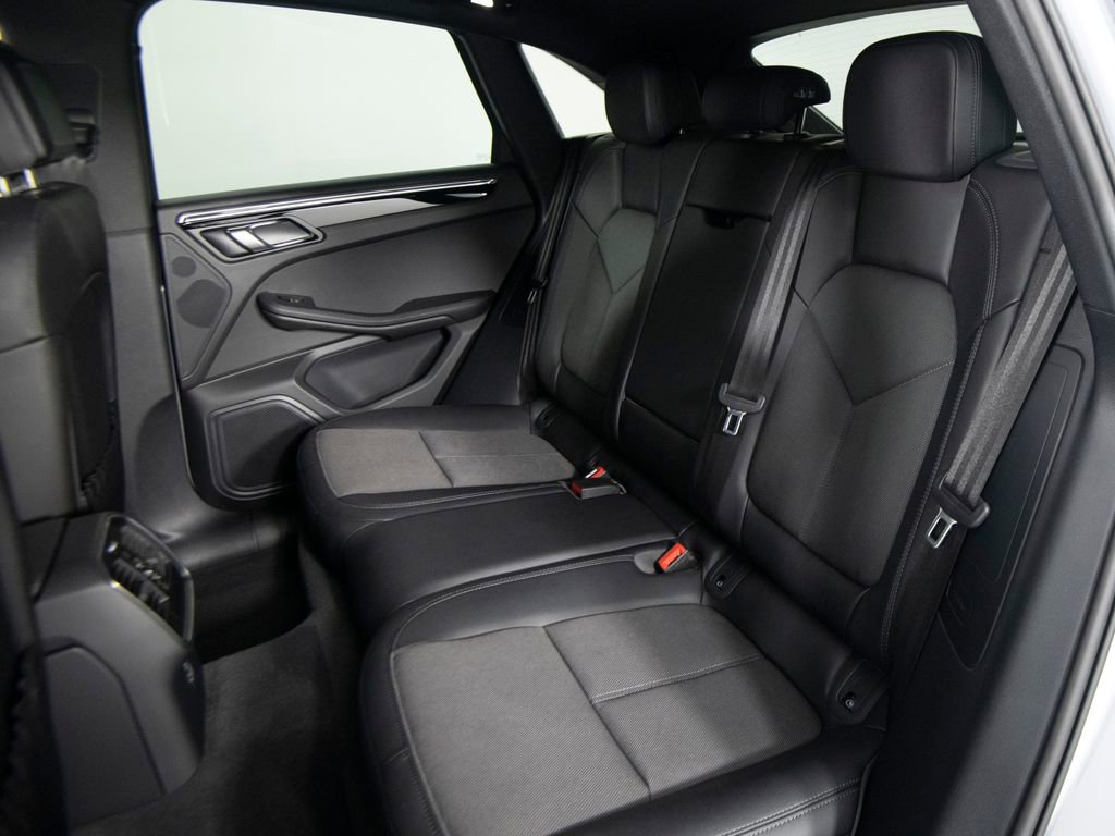 Certified 2025 Porsche Macan image 34