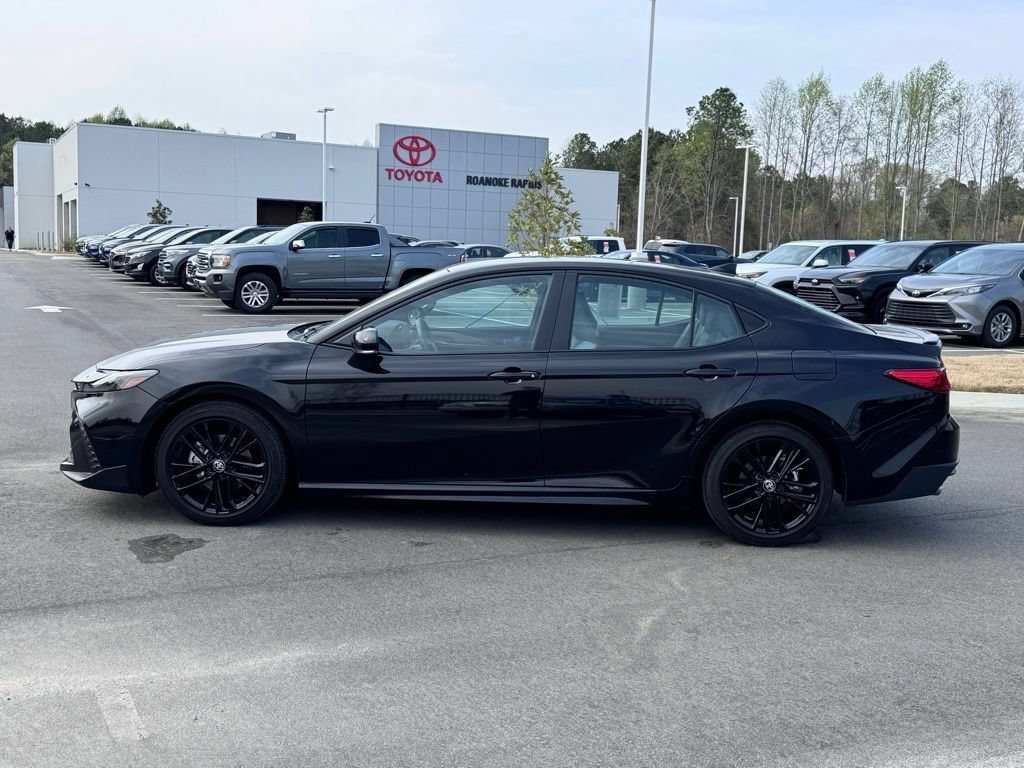 Used 2025 Toyota Camry SE FWD image 3