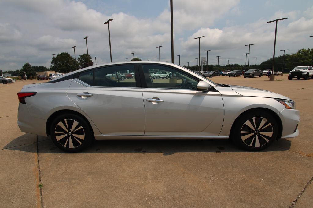 Used 2022 Nissan Altima 2.5 SV FWD image 4