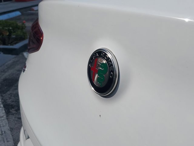 Used 2022 Alfa Romeo Stelvio Veloce AWD/4WD image 11