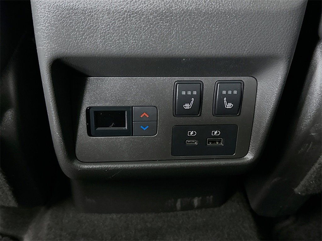 Used 2022 Nissan Rogue Platinum w/ Head-Up Display Package image 16