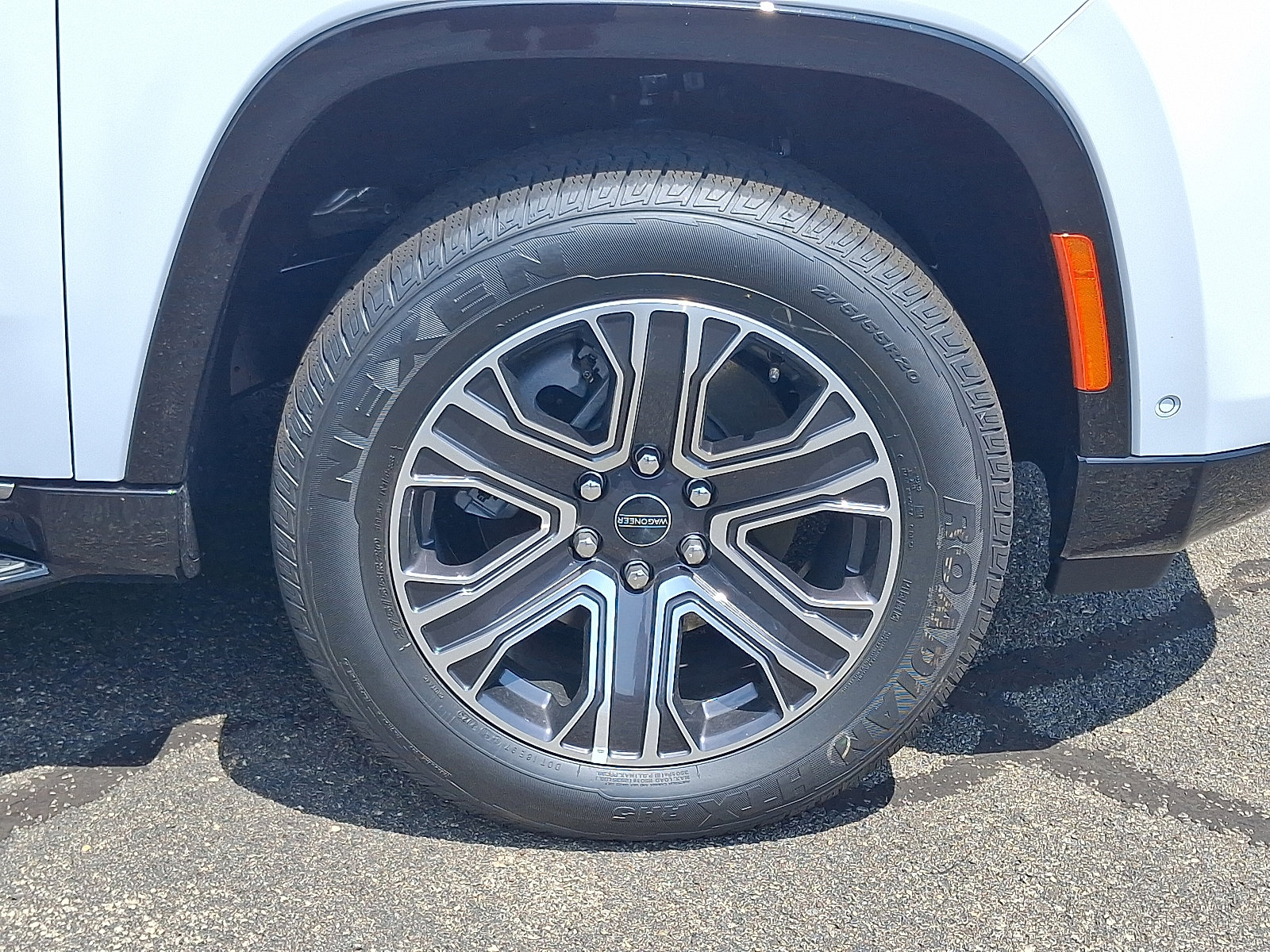 New 2025 Jeep Wagoneer 4WD w/ Convenience Group I image 8