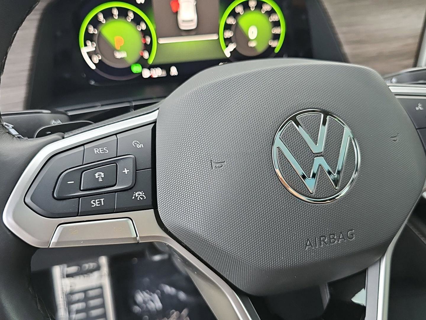 Used 2025 Volkswagen Atlas SEL Premium R-Line image 21