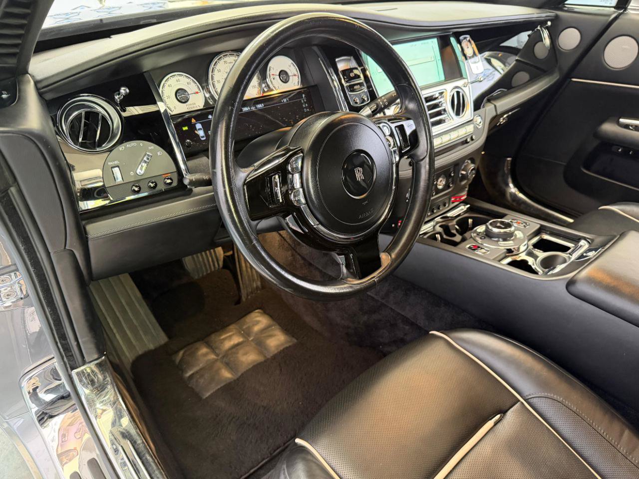 Used 2016 Rolls-Royce Wraith RWD image 14