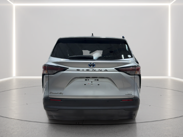 Used 2023 Toyota Sienna XLE FWD image 4
